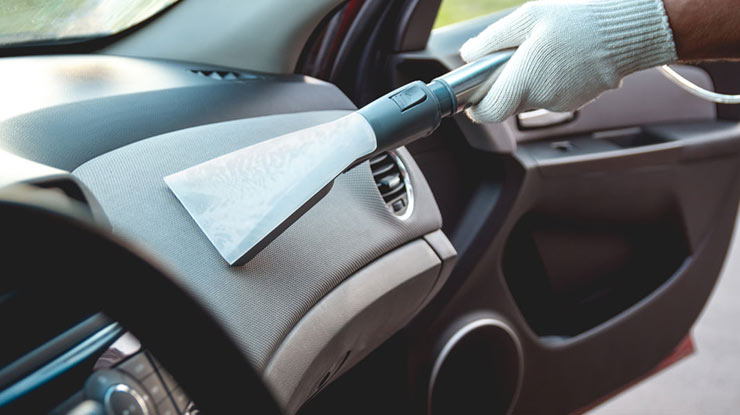 Cara Membersihkan Dashboard Mobil Dengan Vacuum Cleaner